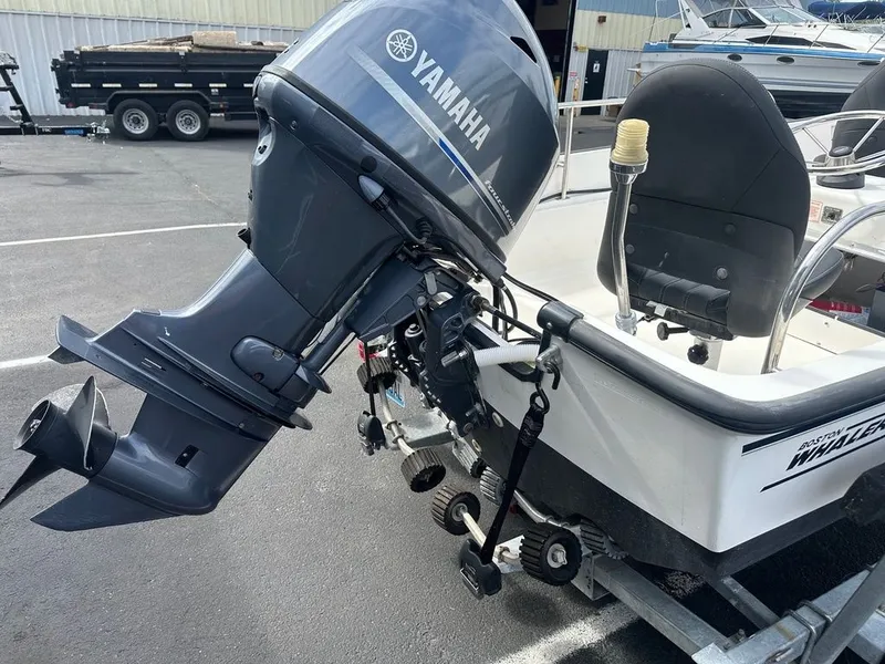 Slide: The Image of Boston Whaler 18ft Whaler Guardian 1998 - 4