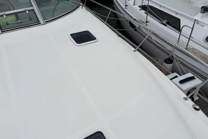Slide: The Image of 2001 Sea Ray 340 Sundancer boat deck with hatch and railing. - 28