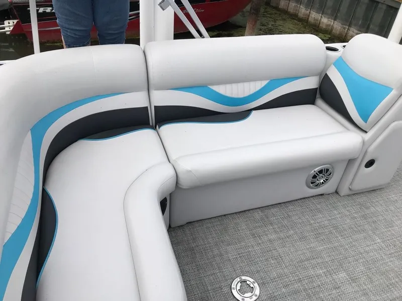 Slide: The Image of Quest 818 Edge 2020 - 7