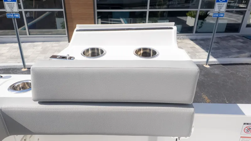 Slide: The Image of Everglades 285 Center Console 2026 - 12