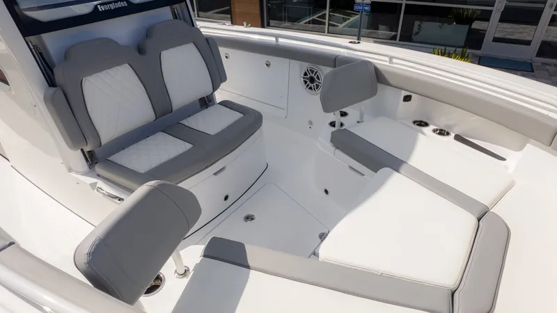 Slide: The Image of Everglades 285 Center Console 2026 - 16