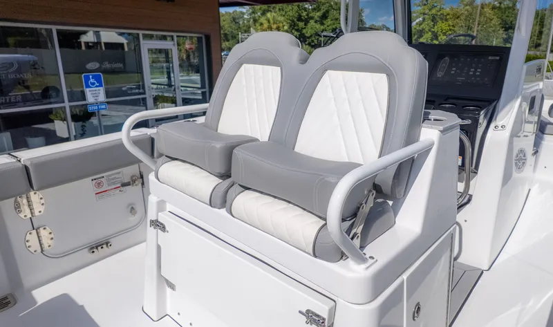 Slide: The Image of Everglades 285 Center Console 2026 - 17