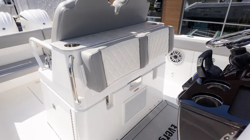 Slide: The Image of Everglades 285 Center Console 2026 - 18