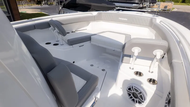 Slide: The Image of Everglades 285 Center Console 2026 - 23
