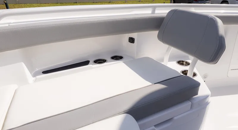 Slide: The Image of Everglades 285 Center Console 2026 - 24