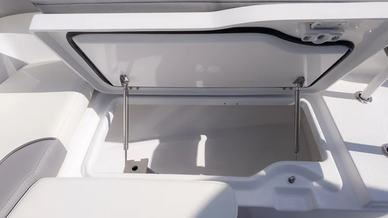 Slide: The Image of Everglades 285 Center Console 2026 - 25