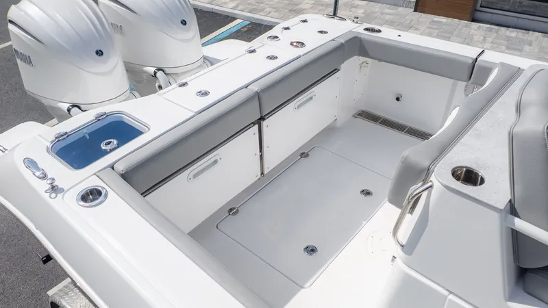 Slide: The Image of Everglades 285 Center Console 2026 - 6