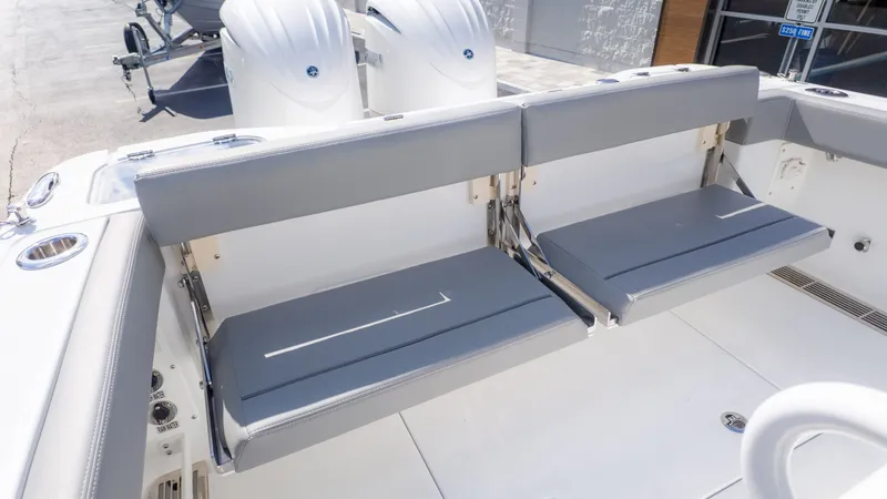 Slide: The Image of Everglades 285 Center Console 2026 - 7