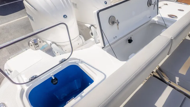 Slide: The Image of Everglades 285 Center Console 2026 - 8