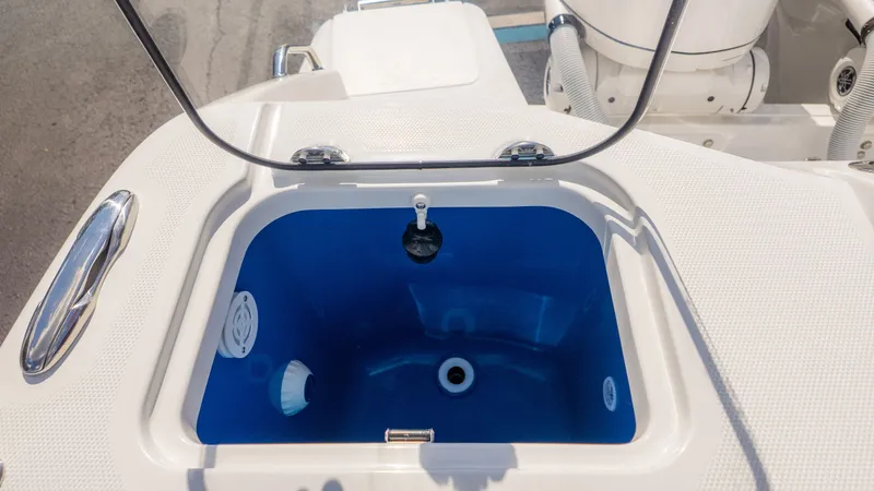 Slide: The Image of Everglades 285 Center Console 2026 - 9