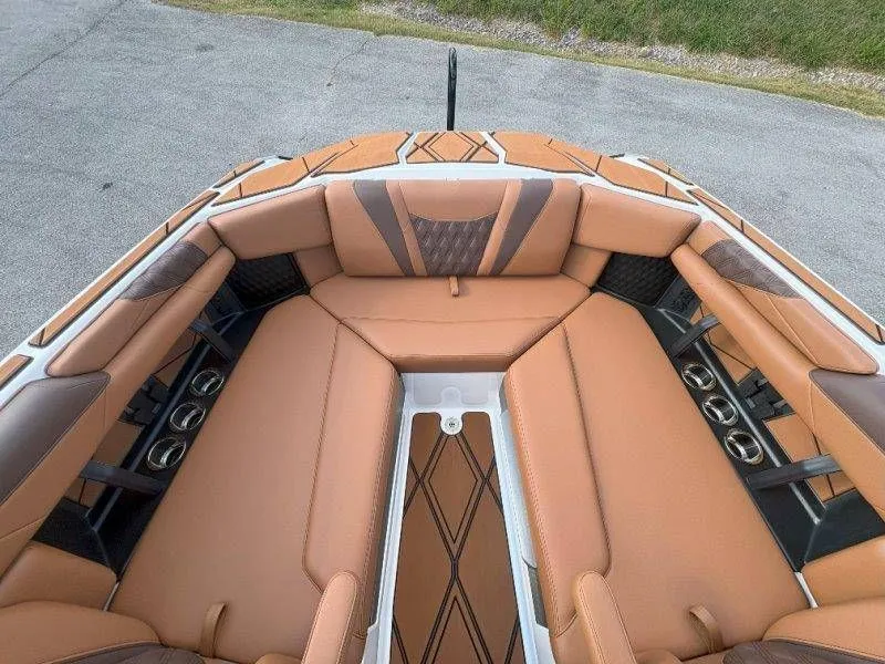 Slide: The Image of Malibu M242 2026 - 16