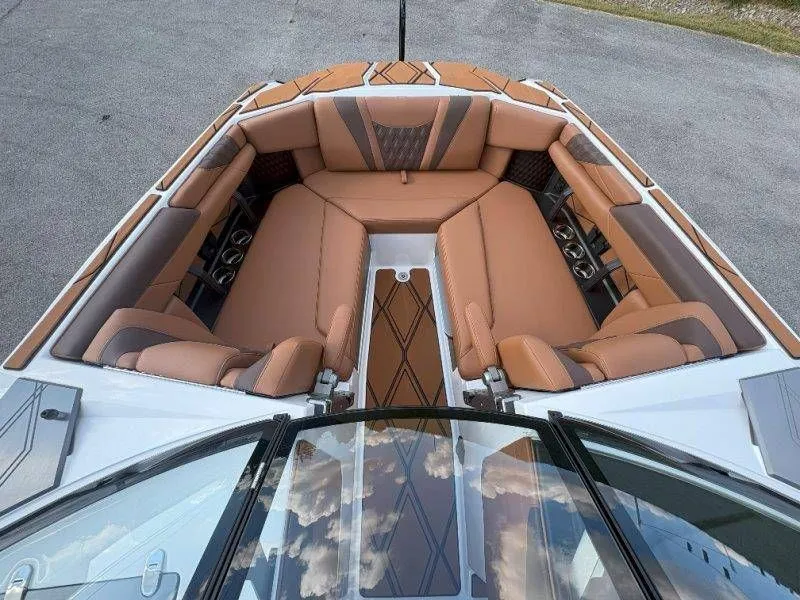 Slide: The Image of Malibu M242 2026 - 25