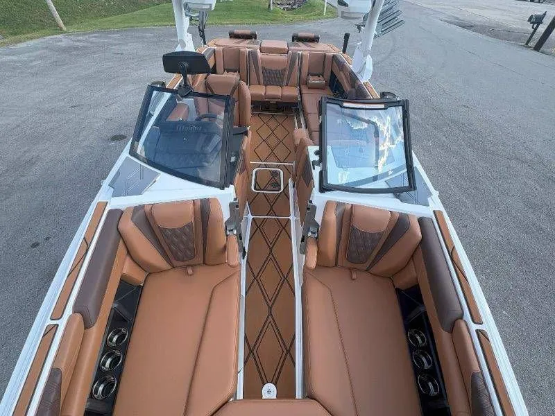 Slide: The Image of Malibu M242 2026 - 28