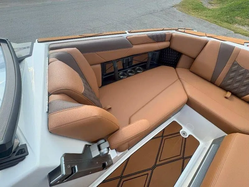 Slide: The Image of Malibu M242 2026 - 29