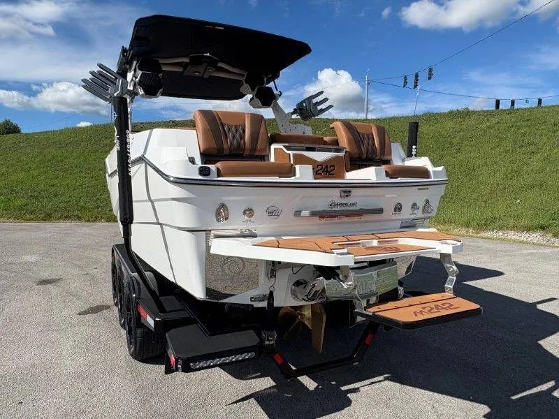 Slide: The Image of Malibu M242 2026 - 31