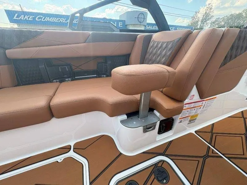 Slide: The Image of Malibu M242 2026 - 32