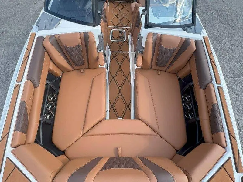 Slide: The Image of Malibu M242 2026 - 33