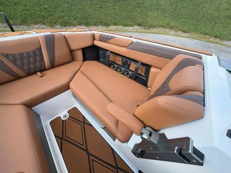 Slide: The Image of Malibu M242 2026 - 38