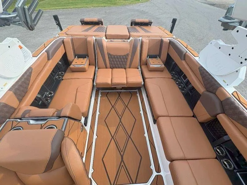 Slide: The Image of Malibu M242 2026 - 40