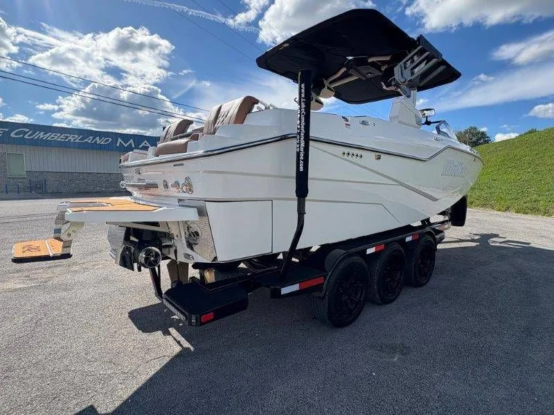 Slide: The Image of Malibu M242 2026 - 45