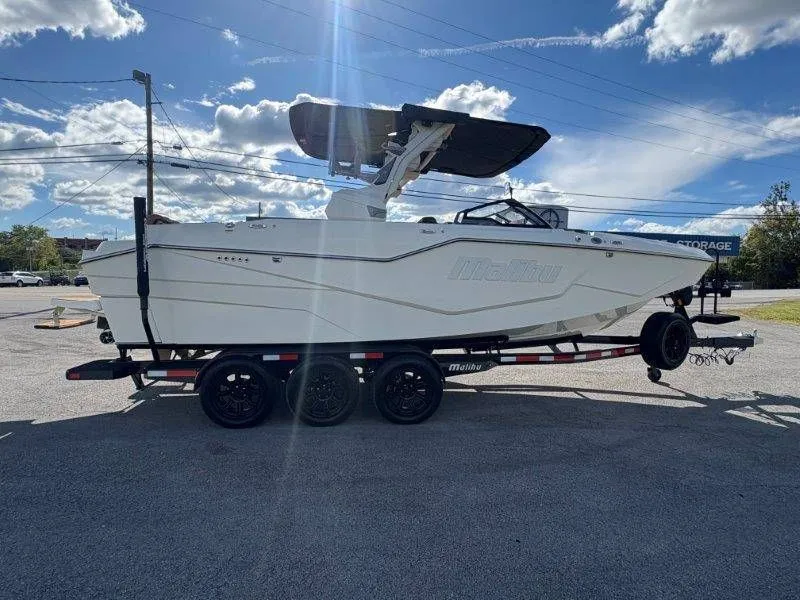 Slide: The Image of Malibu M242 2026 - 49