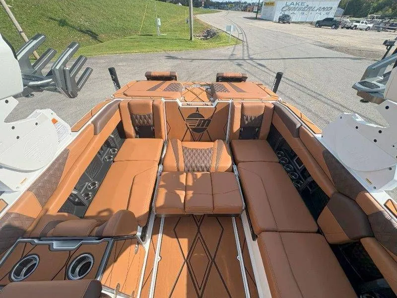 Slide: The Image of Malibu M242 2026 - 59