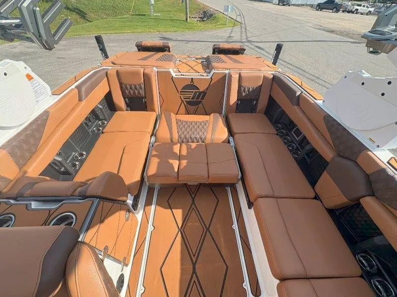 Slide: The Image of Malibu M242 2026 - 60