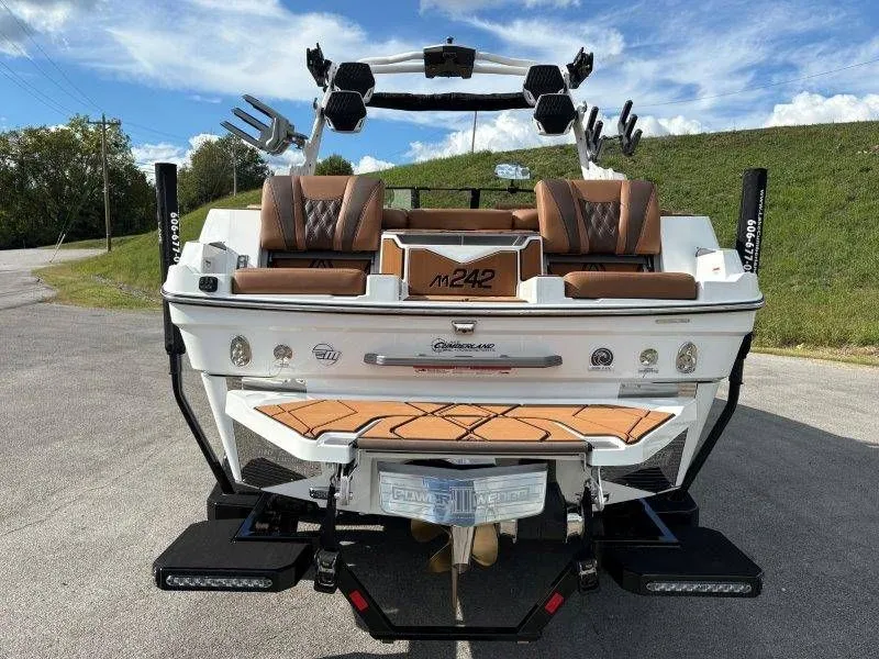 Slide: The Image of Malibu M242 2026 - 67