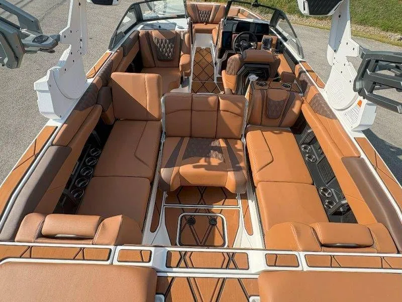 Slide: The Image of Malibu M242 2026 - 69