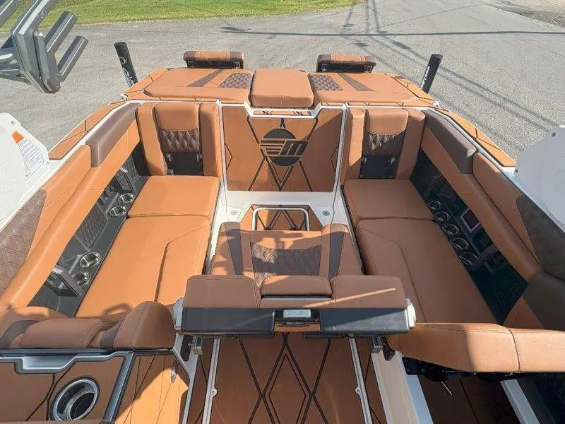 Slide: The Image of Malibu M242 2026 - 76