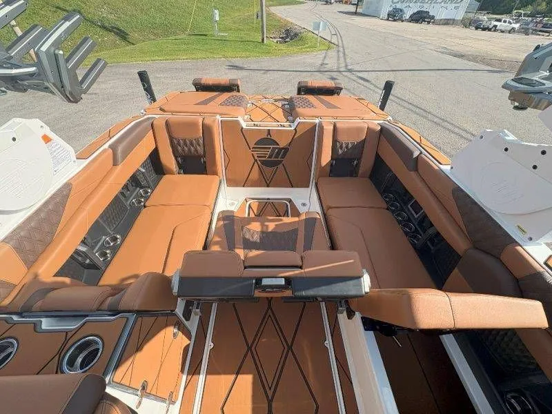 Slide: The Image of Malibu M242 2026 - 80