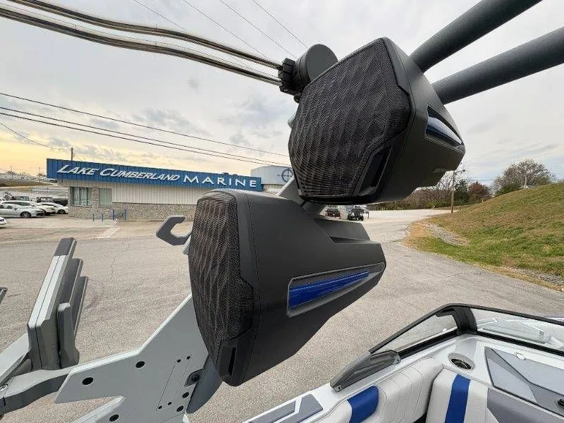 Slide: The Image of Malibu Wakesetter 25 LSV 2026 - 16