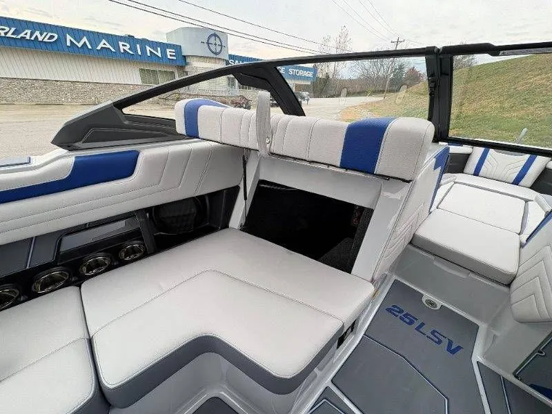Slide: The Image of Malibu Wakesetter 25 LSV 2026 - 21