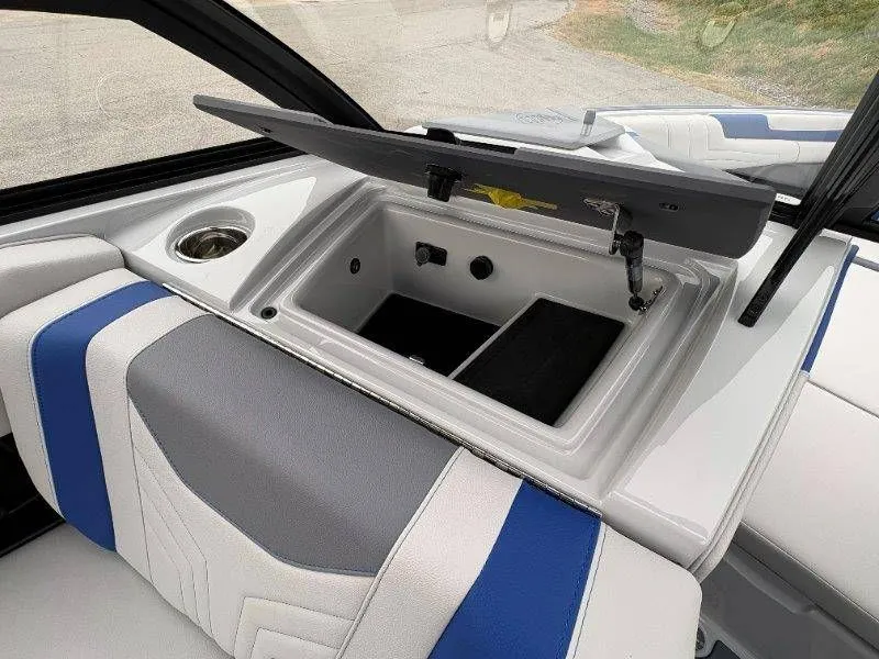 Slide: The Image of Malibu Wakesetter 25 LSV 2026 - 22