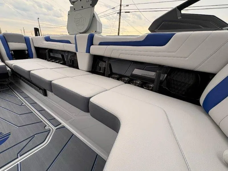 Slide: The Image of Malibu Wakesetter 25 LSV 2026 - 24