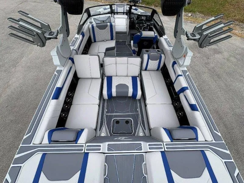 Slide: The Image of Malibu Wakesetter 25 LSV 2026 - 25