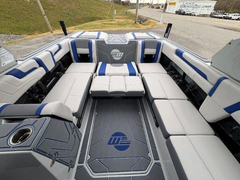 Slide: The Image of Malibu Wakesetter 25 LSV 2026 - 26