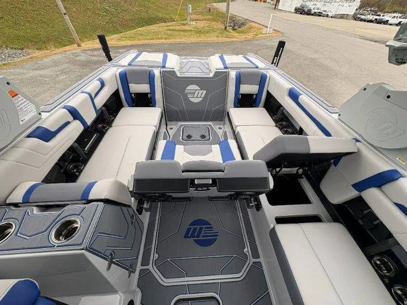 Slide: The Image of Malibu Wakesetter 25 LSV 2026 - 27