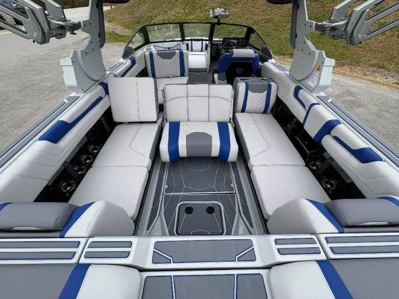 Slide: The Image of Malibu Wakesetter 25 LSV 2026 - 28