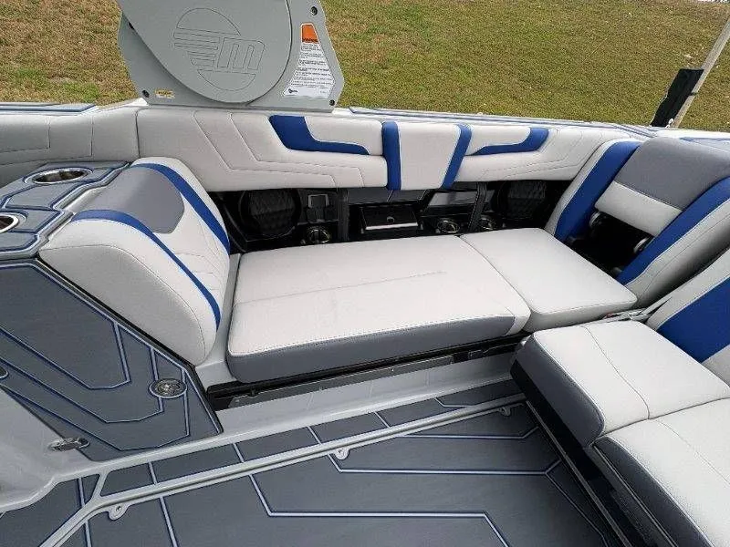 Slide: The Image of Malibu Wakesetter 25 LSV 2026 - 32