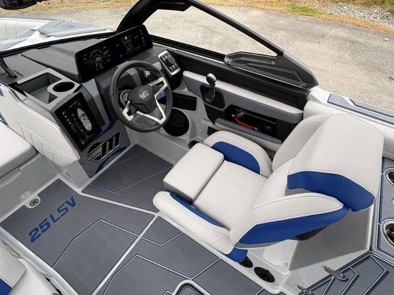 Slide: The Image of Malibu Wakesetter 25 LSV 2026 - 37