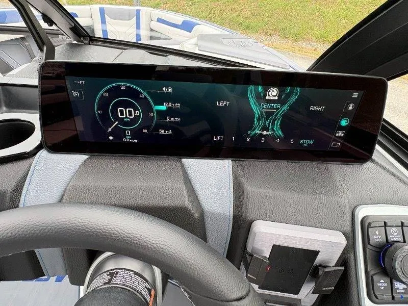 Slide: The Image of Malibu Wakesetter 25 LSV 2026 - 38