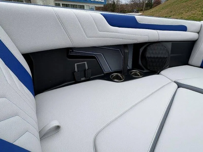 Slide: The Image of Malibu Wakesetter 25 LSV 2026 - 40