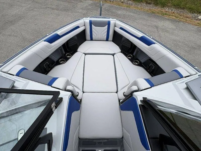 Slide: The Image of Malibu Wakesetter 25 LSV 2026 - 41