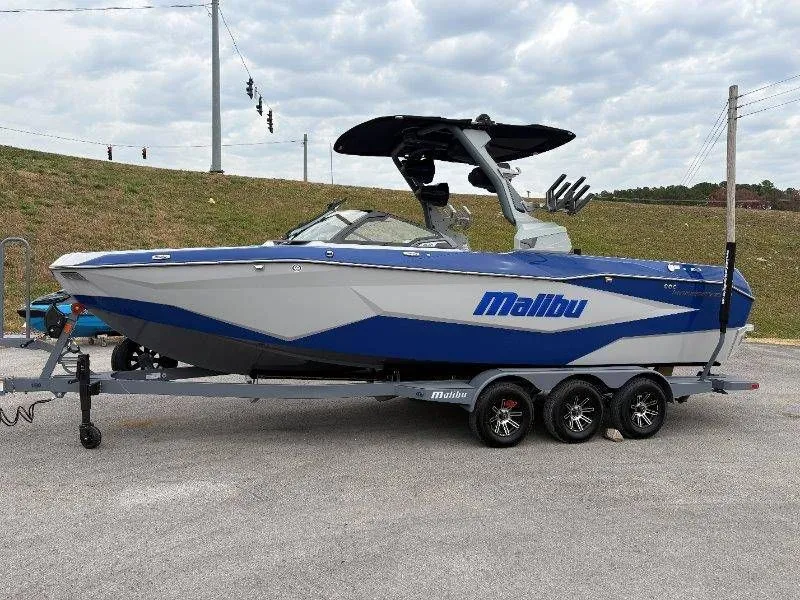 Slide: The Image of Malibu Wakesetter 25 LSV 2026 - 45
