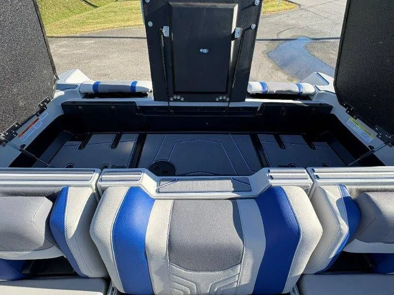 Slide: The Image of Malibu Wakesetter 25 LSV 2026 - 48