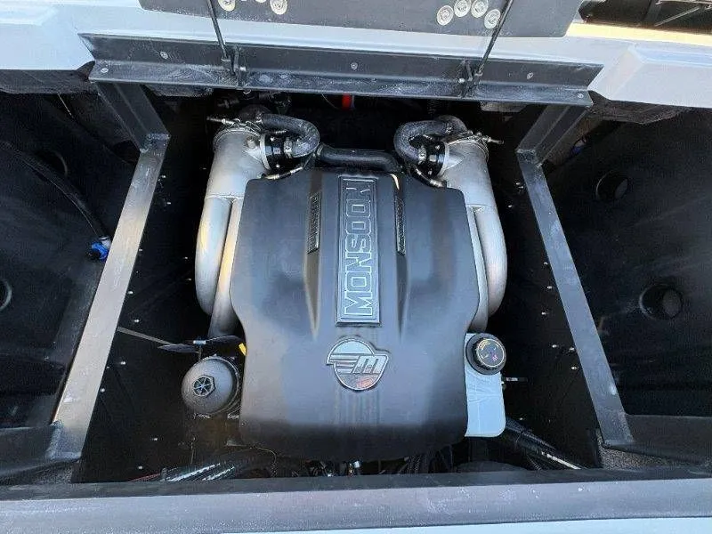 Slide: The Image of Malibu Wakesetter 25 LSV 2026 - 49