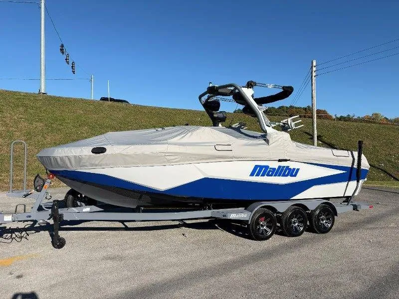 Slide: The Image of Malibu Wakesetter 25 LSV 2026 - 51