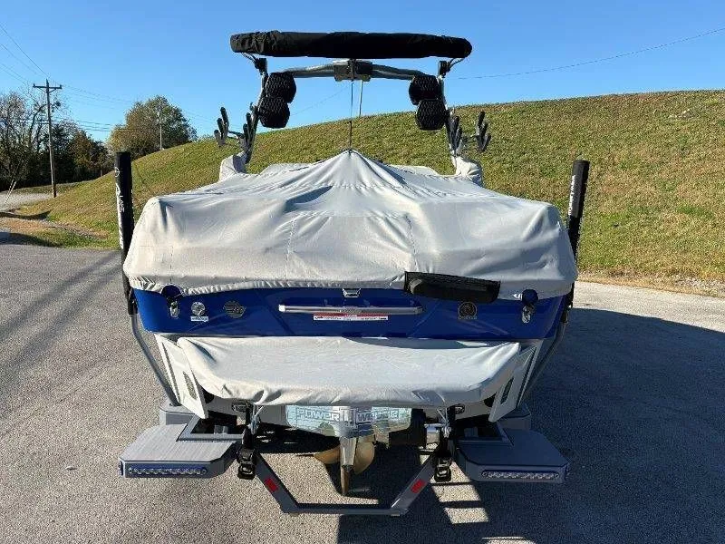 Slide: The Image of Malibu Wakesetter 25 LSV 2026 - 56