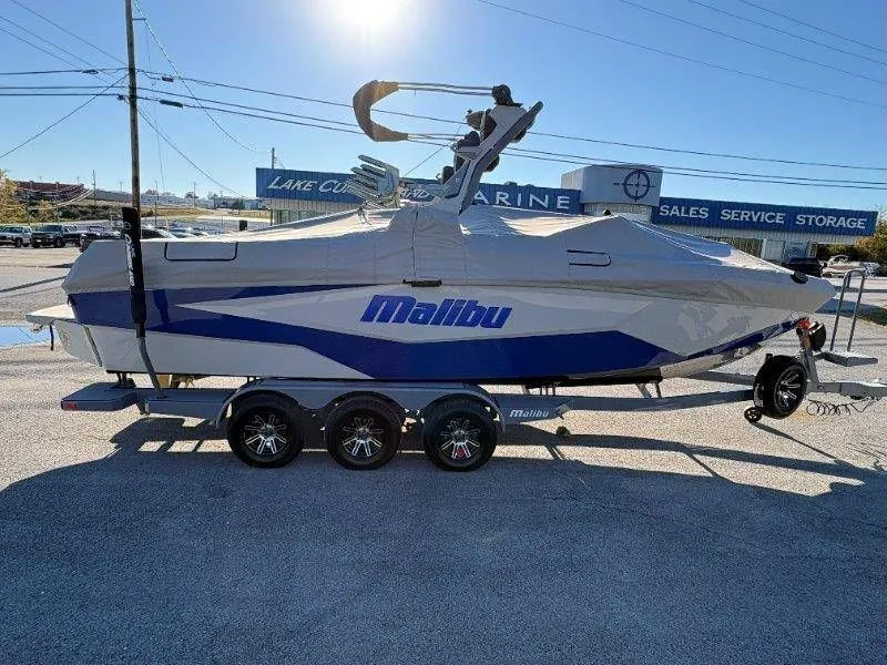 Slide: The Image of Malibu Wakesetter 25 LSV 2026 - 57